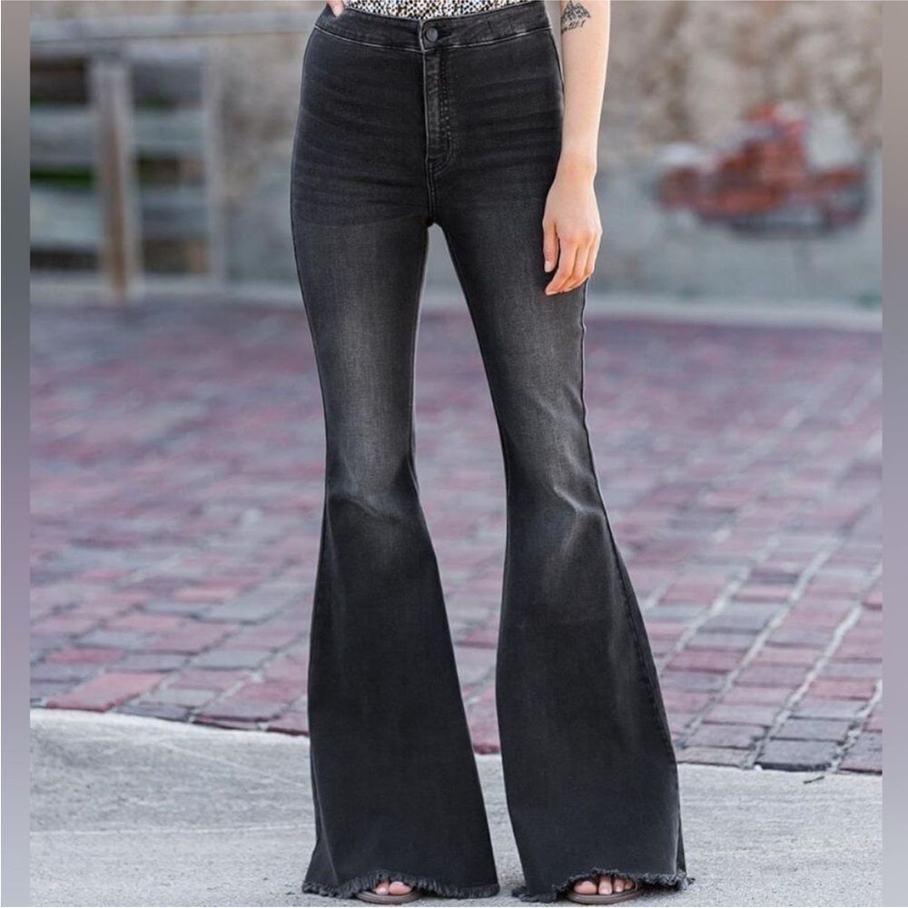 KANCAN SIGNATURE | Ultra High Rise Flare Washed Black Jeans Women’s Size 28 (6)
